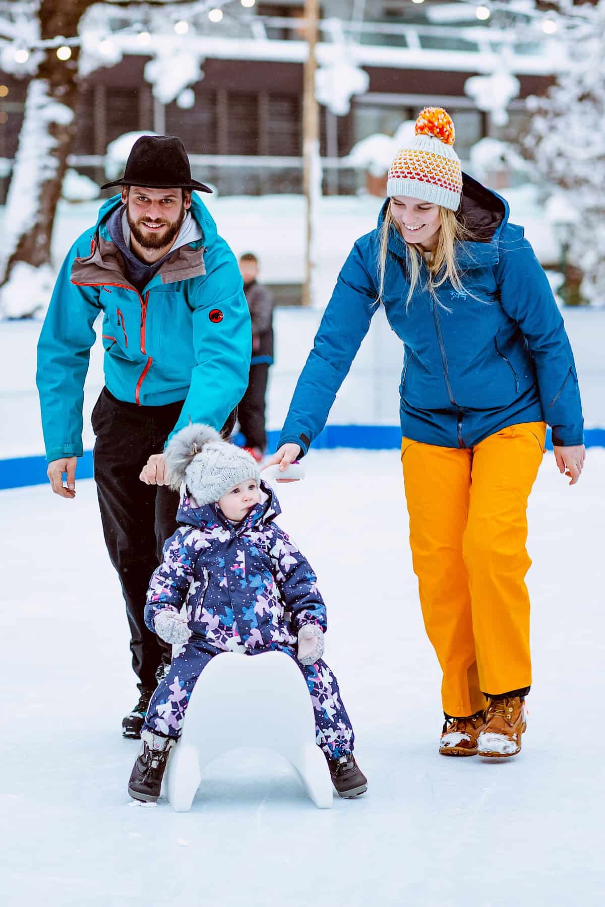 Family at the Neukirchen artificial ice rink
