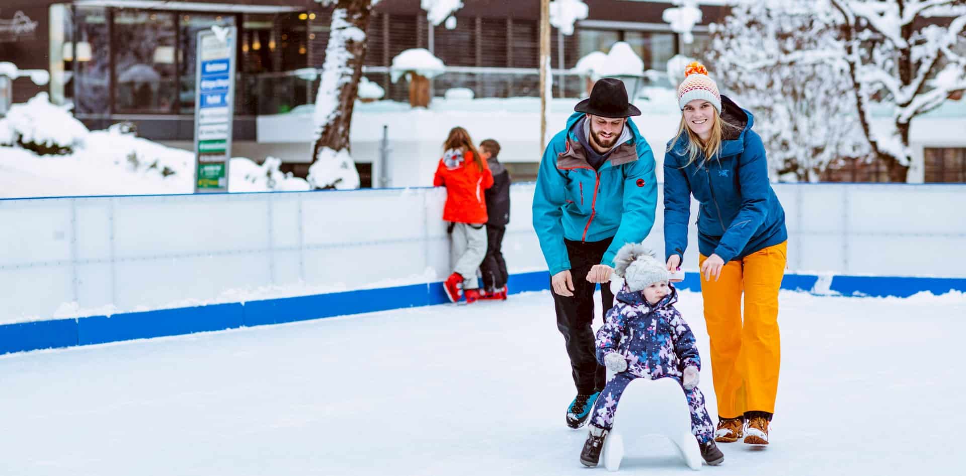Family-friendly ice skating rink in Neukirchen am Großvenediger in the Wildkogel Arena – ice skating with kids in a magical winter setting.